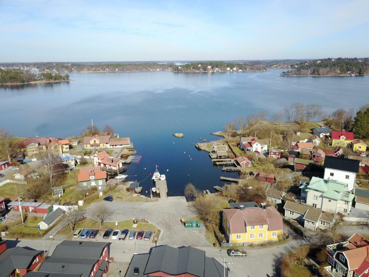 Small Red House In Central Vaxholm Eksteriør bilde